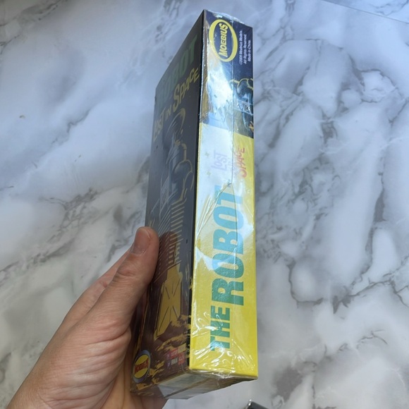 Lost in Space mini model kit - new sealed! - Picture 2 of 6